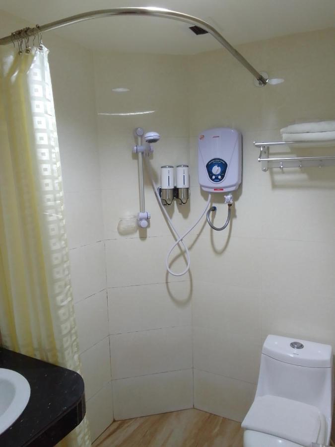 OYO 90464 Borneo Suites Hotel Kota Kinabalu Exterior foto