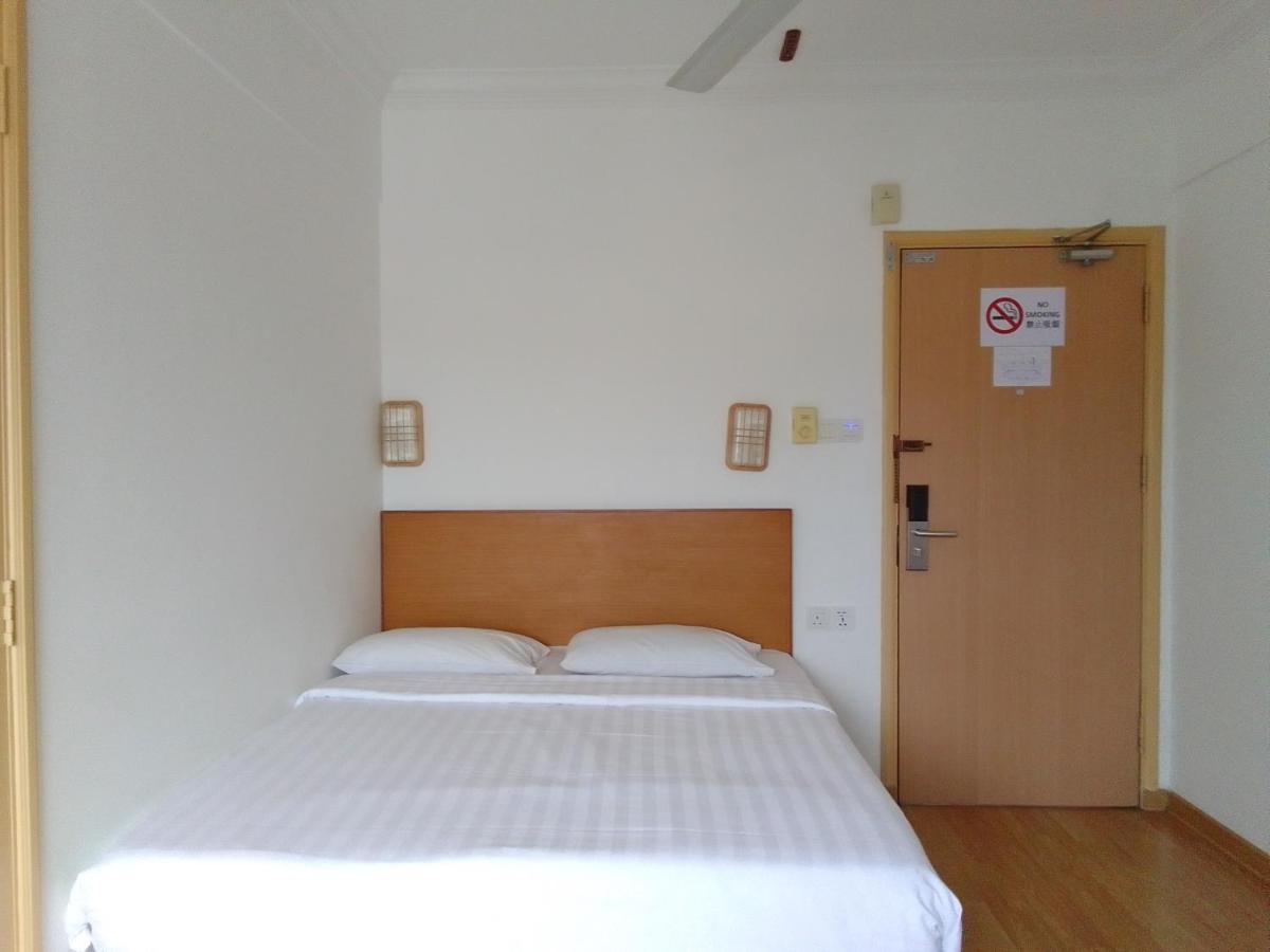 OYO 90464 Borneo Suites Hotel Kota Kinabalu Exterior foto