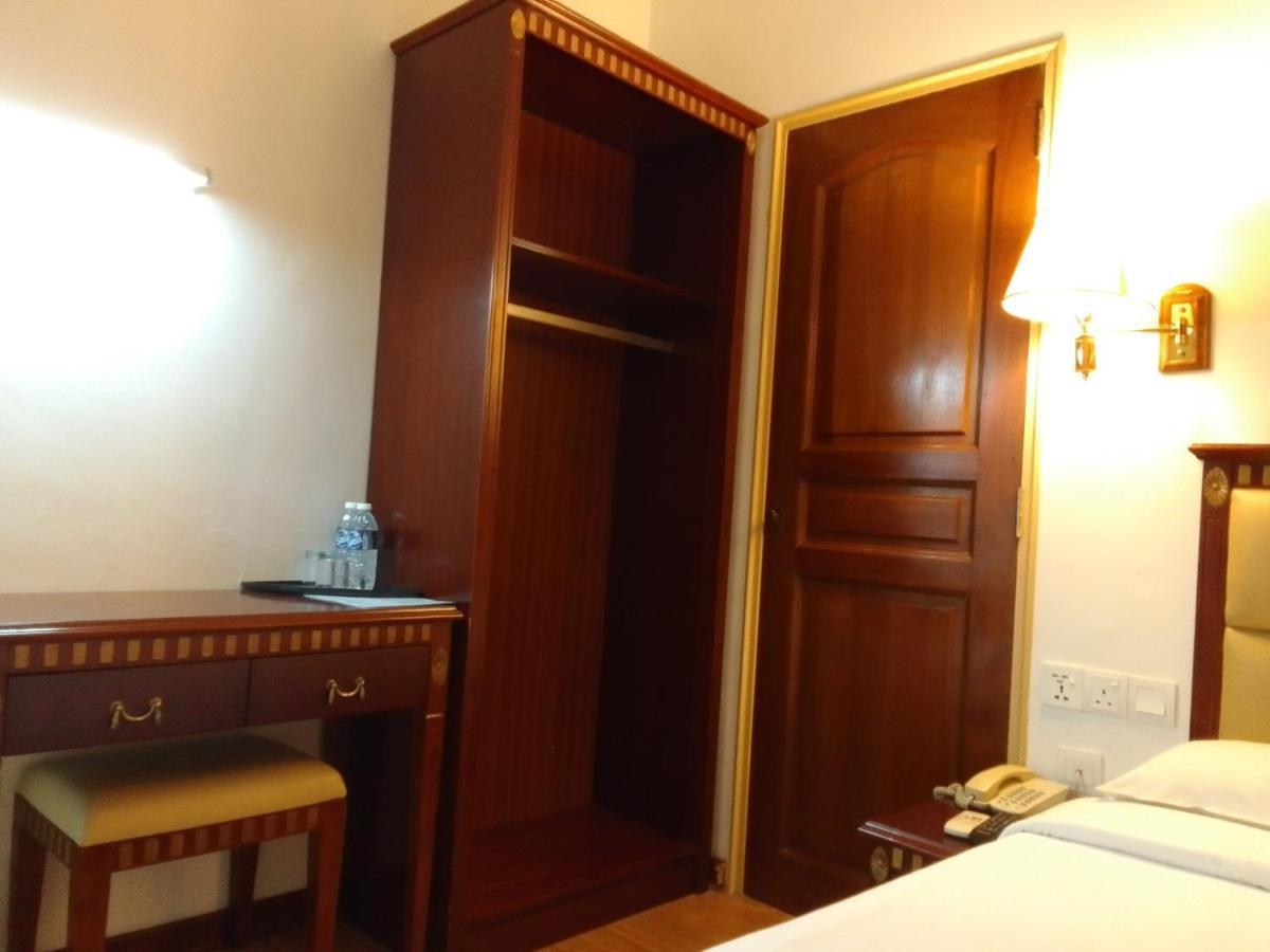 OYO 90464 Borneo Suites Hotel Kota Kinabalu Exterior foto