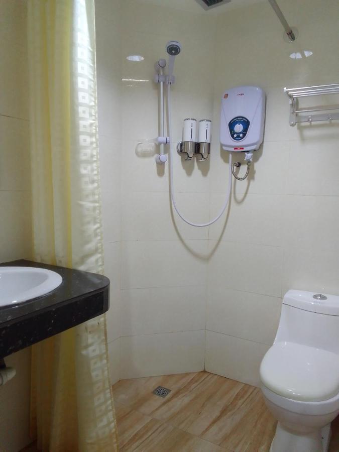 OYO 90464 Borneo Suites Hotel Kota Kinabalu Exterior foto
