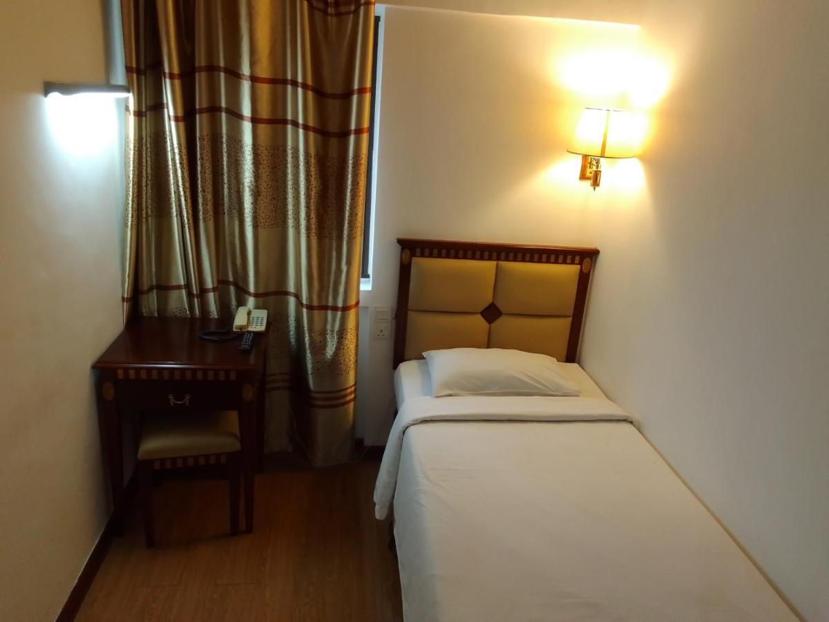 OYO 90464 Borneo Suites Hotel Kota Kinabalu Exterior foto