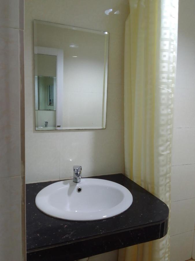 OYO 90464 Borneo Suites Hotel Kota Kinabalu Exterior foto