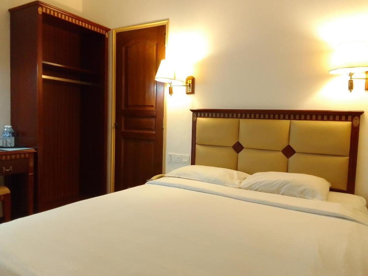 OYO 90464 Borneo Suites Hotel Kota Kinabalu Exterior foto
