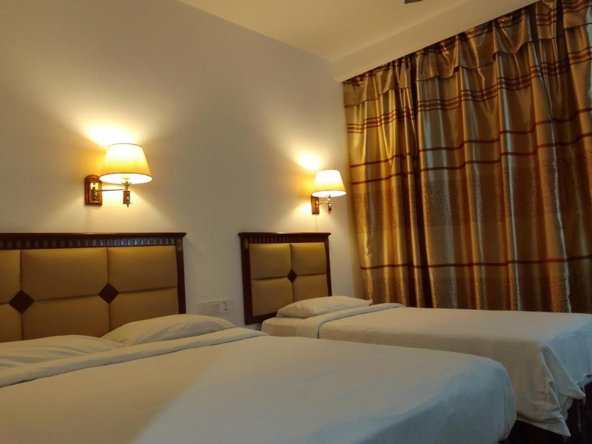 OYO 90464 Borneo Suites Hotel Kota Kinabalu Exterior foto