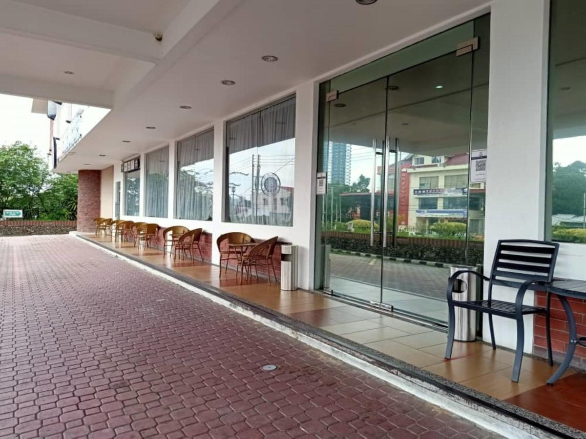 OYO 90464 Borneo Suites Hotel Kota Kinabalu Exterior foto