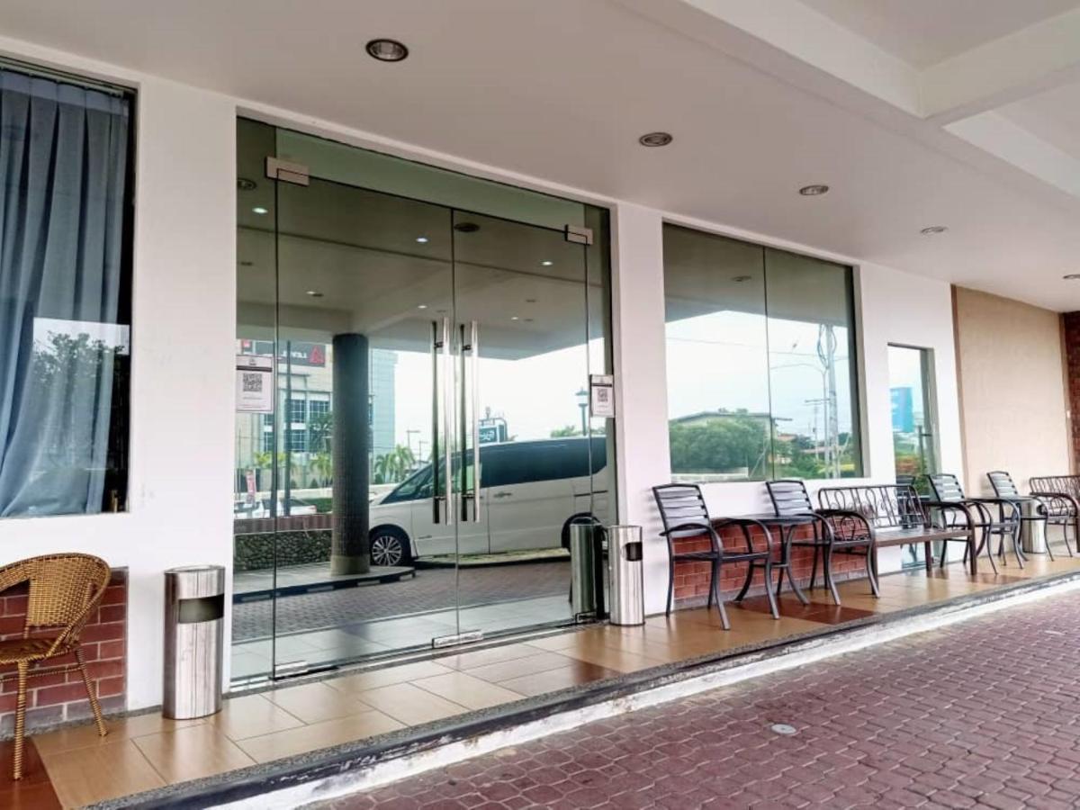 OYO 90464 Borneo Suites Hotel Kota Kinabalu Exterior foto